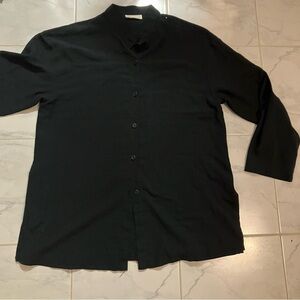 Linda lindstrom for Tilley ensurables black lightweight button up blouse.  EUC!